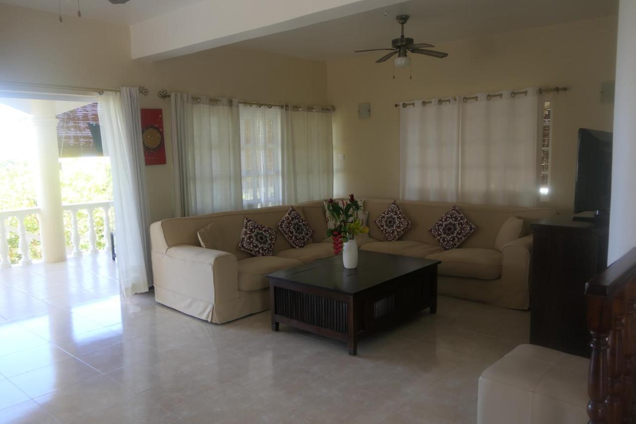 Tropical Garden Self Catering * Victoria
